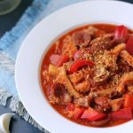 callos in a plate with garlic